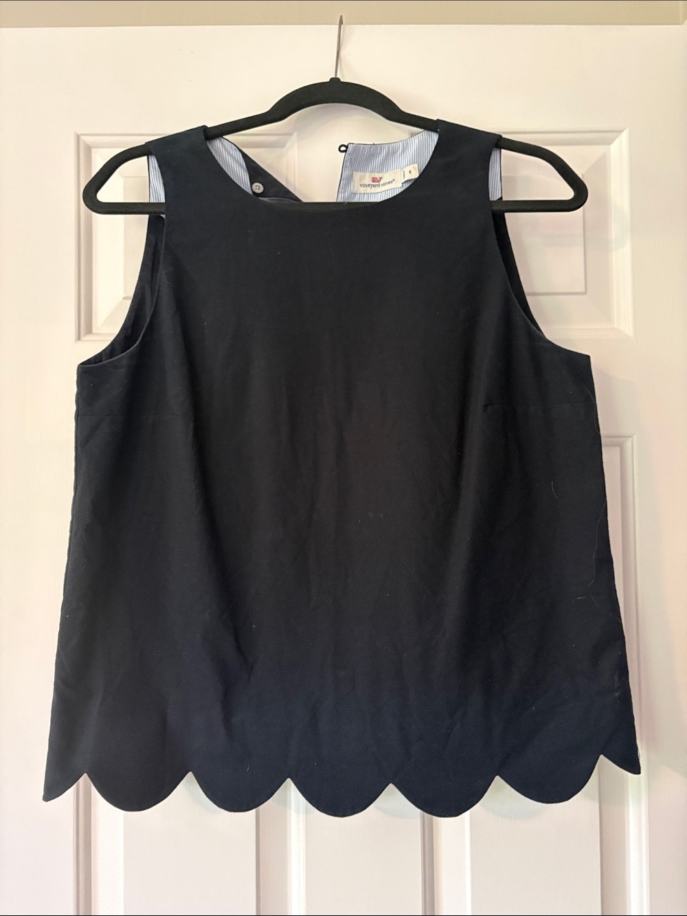 Vineyard Vines Black Sleeveless Scallop-Hem Camisole